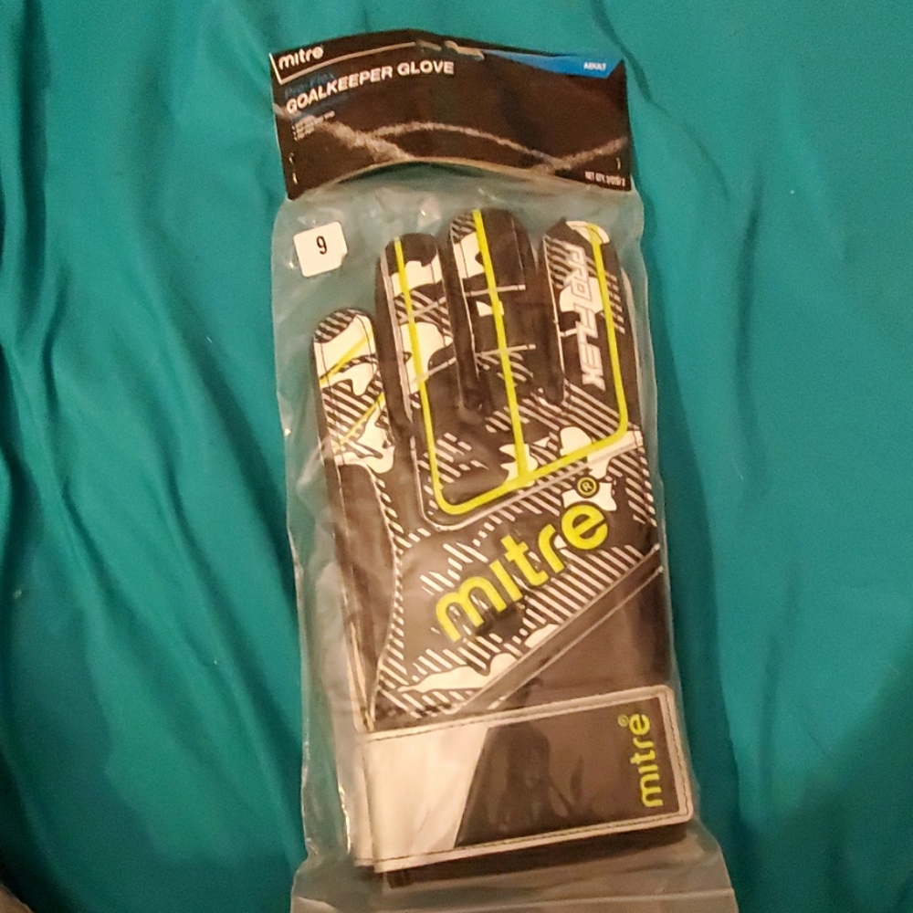 Goalie gloves